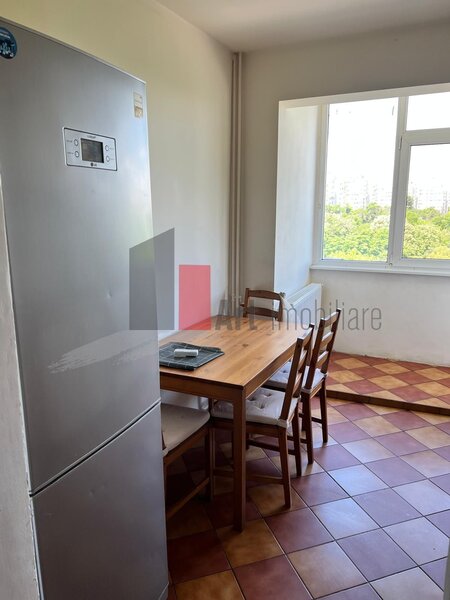 Trei camere vizavi de parcul Plumbuita.