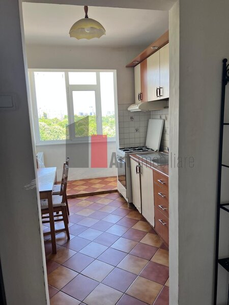 Trei camere vizavi de parcul Plumbuita.